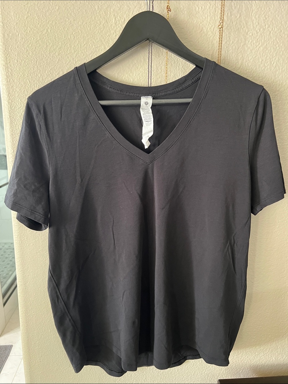 lululemon athletica Men's Black V-Neck Short Sleeve Tee
